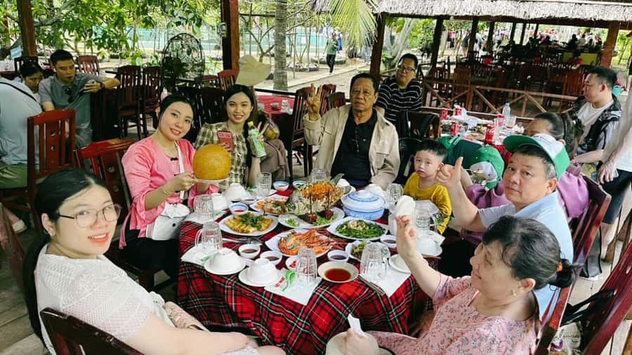 1 Day Mekong Tour: Cai Rang Floating Market & MyTho-Ben Tre - Coconut candy, honey tea, and shopping pressure