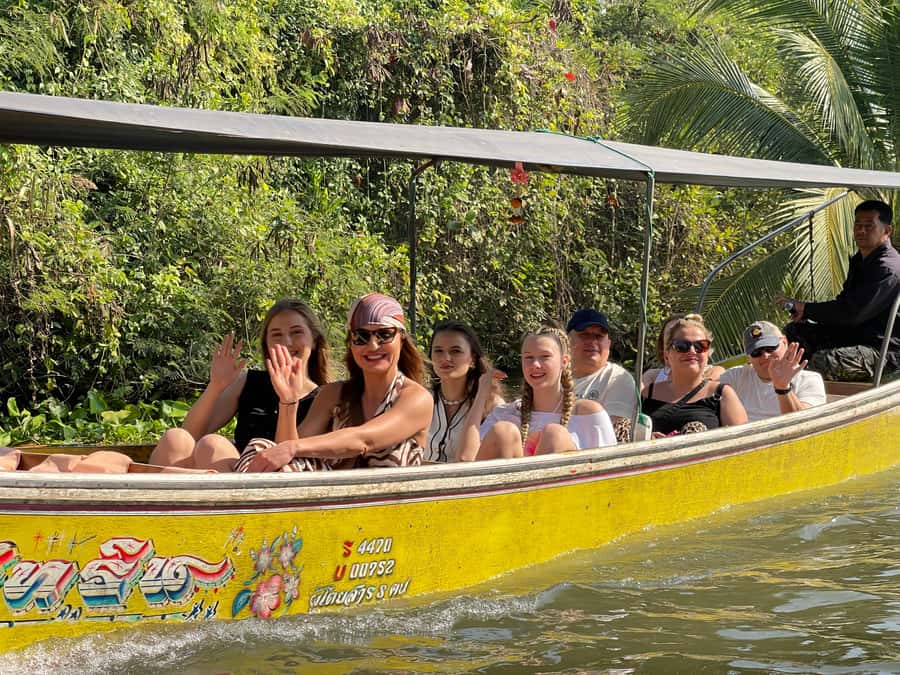 1-Day Trip: Floating Market & Railway Market by Toyota Camry - Key points to know before booking