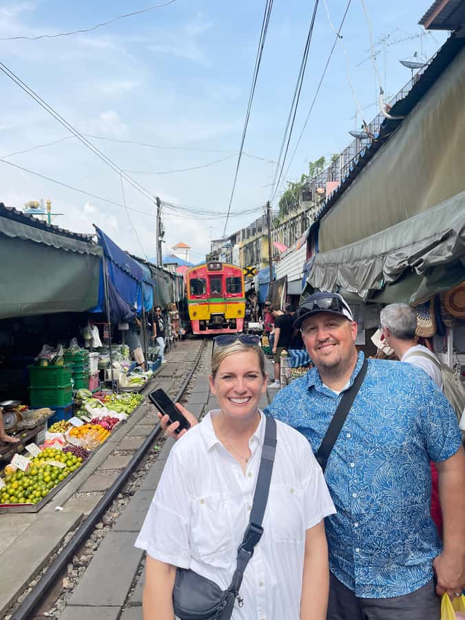 1-Day Trip: Floating Market & Railway Market by Toyota Camry - Should you book it?