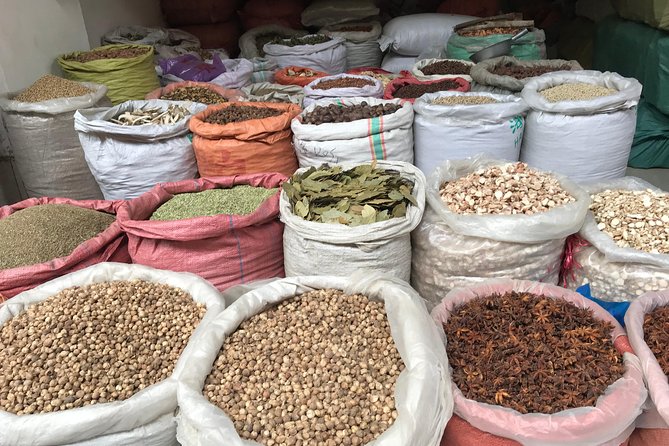 3-Hour Herbal Wholesale TCM Market and a Local Wet Market Tour - Why the private format changes the experience