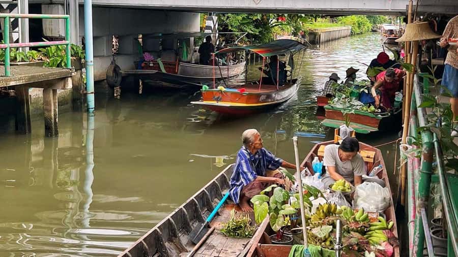 3 Hrs Private boat Tour Bangkok Floating Market by Flat Boat - Khlong Dan and the view of two giant Buddhas