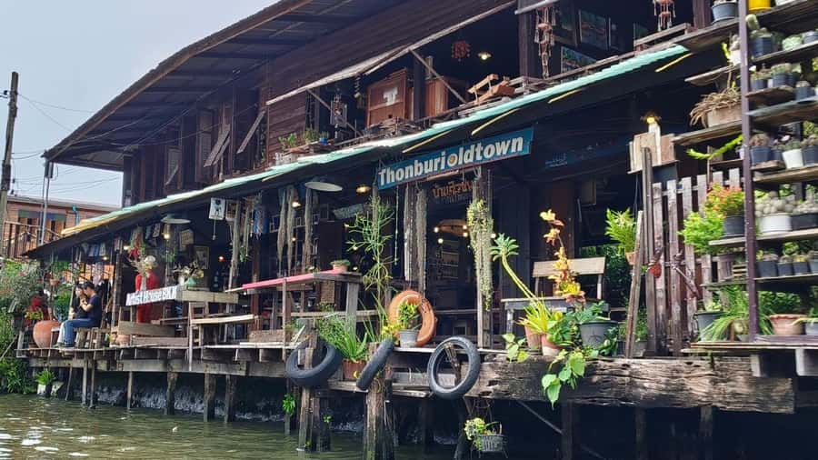 3 Hrs Private boat Tour Bangkok Floating Market by Flat Boat - Wat Pak Nam’s giant Buddha and Great Pagoda