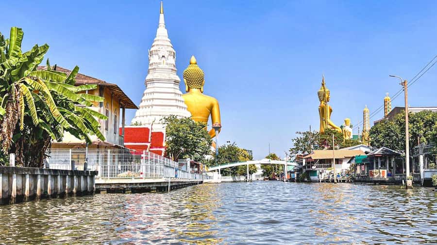 3 Hrs Private boat Tour Bangkok Floating Market by Flat Boat - Side canals, fish feeding, and everyday riverside life