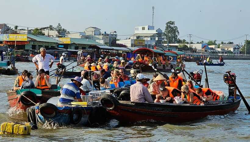 4 Day's Mekong Delta With Tra Su Forest Exit Phnom Penh - Day 3: Floating homes, Cham culture, and Tra Su Forest