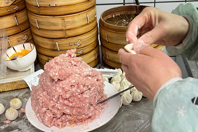 4-Hr Shanghai Layover Tour: Maglev, Wet Market, Food, Landmarks - The wet market: Shanghai at street level
