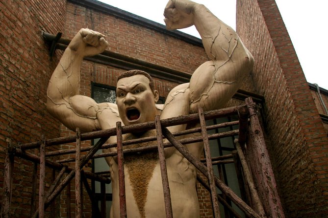 6-Hour Private Beijing Tour: Flower and Fish Market, Panjiayuan Antique Market and 798 Art Zone - Three sides of Beijing in six hours