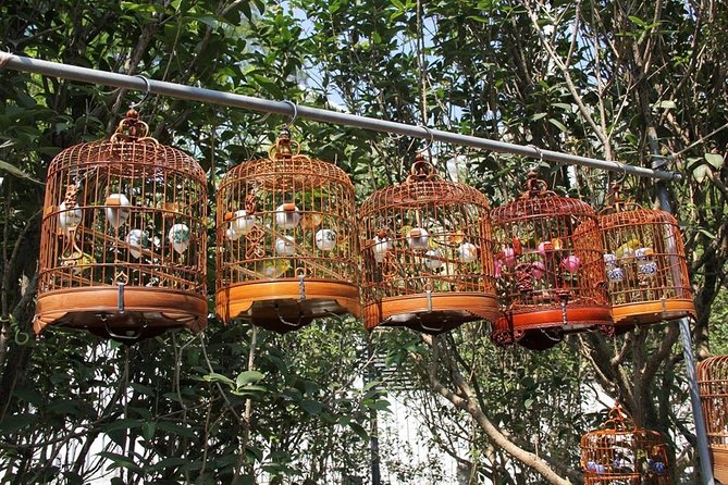 6-Hour Private Beijing Tour: Flower and Fish Market, Panjiayuan Antique Market and 798 Art Zone - Panjiayuan brings out the browser in you