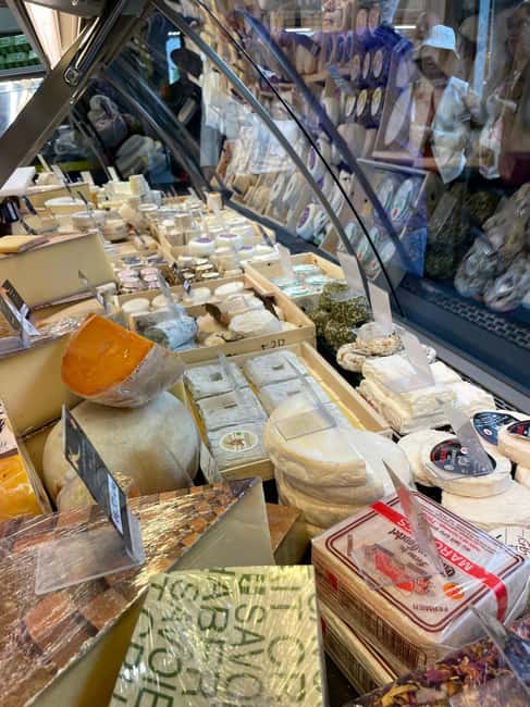 A locals's guide to Bordeaux’s historic market - Starting at Place de la Victoire