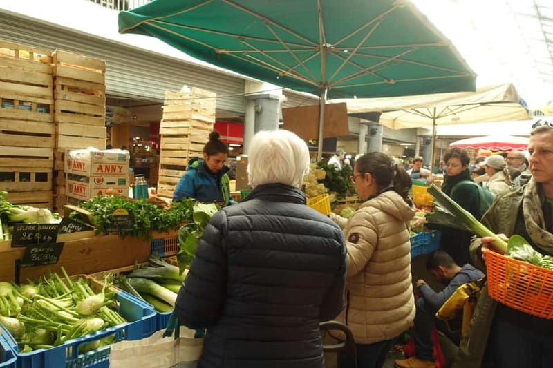 A locals's guide to Bordeaux’s historic market - Arcachon Bay oysters and Bordeaux wine