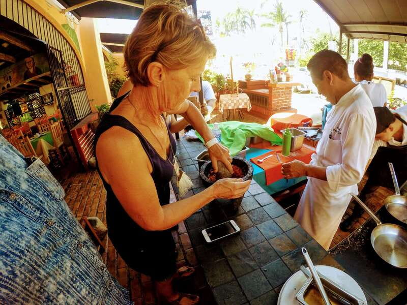 .Acapulco Market Hands On Mex Cooking Class Mezcal & Coffee - Entering the 80-minute Mercado Central visit