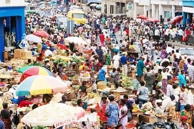 Accra Markets Tour - Kantamanto and the business of browsing
