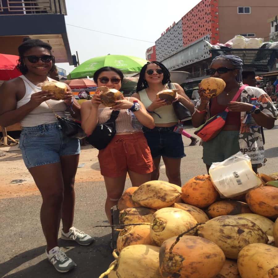 Accra Street Food Tour: Makola Market Tour With Full Lunch - One hour of food inside Makola Market