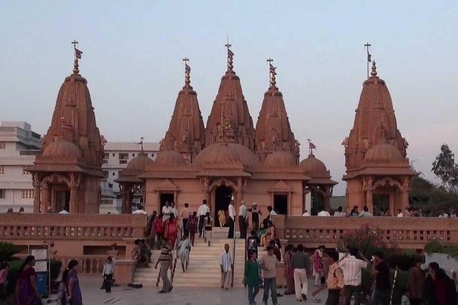 Ahmedabad Private City Tour Including Local Night Market - Law Garden night market and local shopping