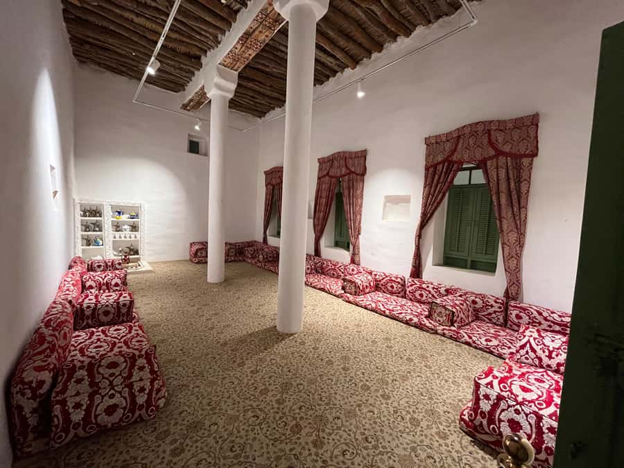 Al Masmak Fortress, Murabba Palace, and Souq Al Zal Tour - Souq Al Zal: traditional goods with a story