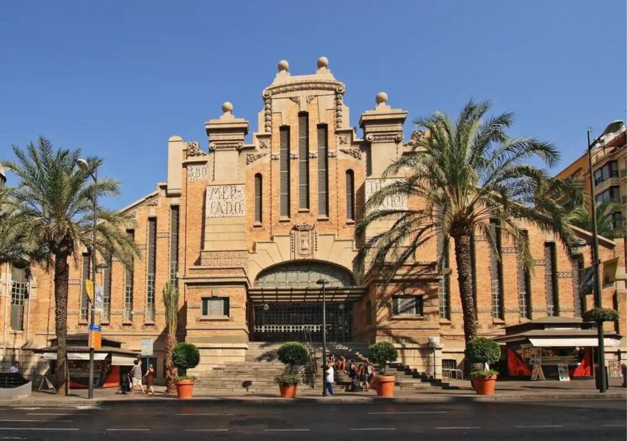 Alicante: Bullring and Central Market Gastronomic Tour - Guide languages and group style