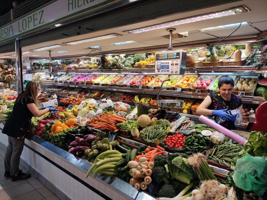 Alicante: Central Market Guided Food Tour with Tapas Bars - How much food and drink do you receive?