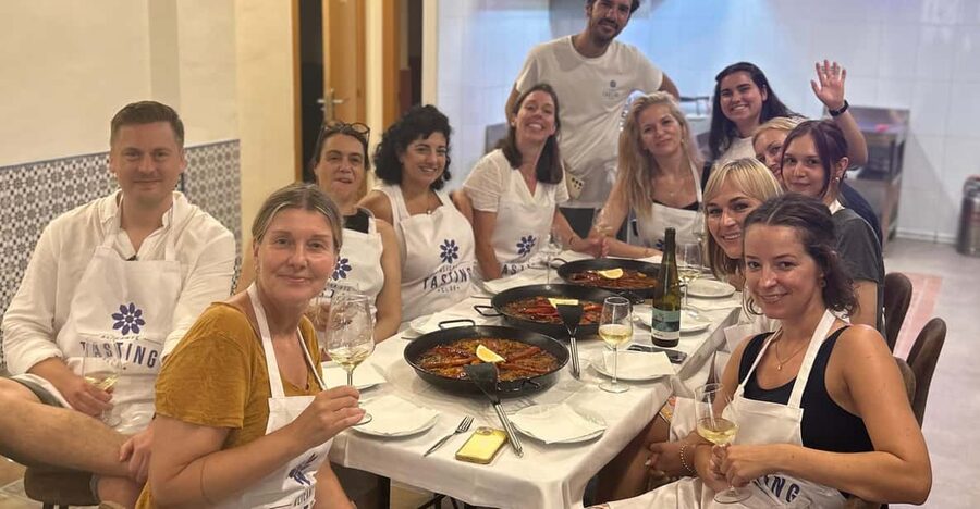 Alicante Paella Cooking Class, Tapas, Drinks and Market - Tapas, wine and sangría while the food cooks