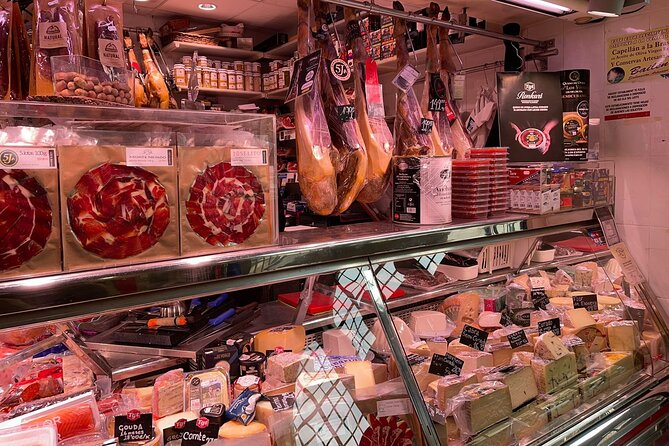 Alicante traditions and tasting at the market - One hour among stalls, signs, and local products