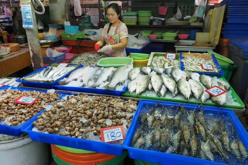 All-in-One Market Experience: Railway & Floating Wonders - Crowds, Heat, and What to Pack