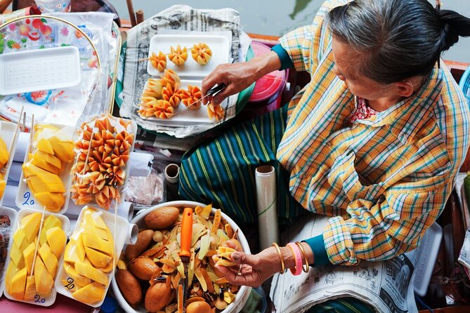 Amphawa Floating Market & Maeklong Railway Train Market Tour - Guides can shape the whole experience