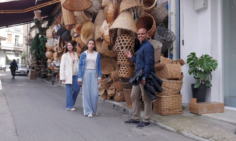 Athens: Food Tasting Tour in Plaka with Central Market Visit - Key points at a glance
