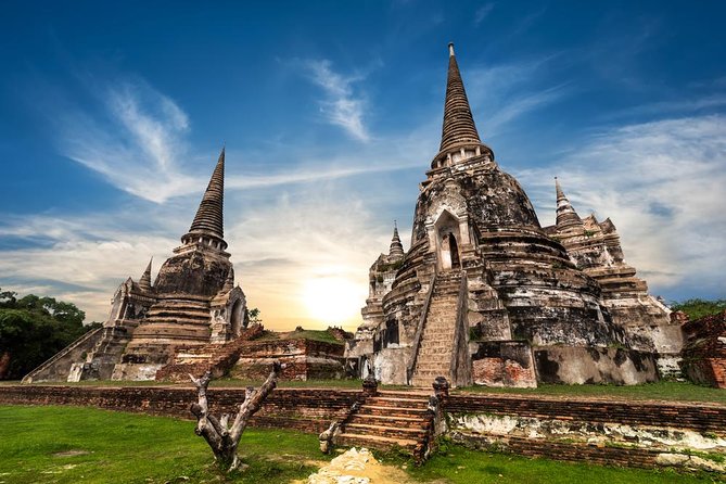 Ayutthaya Temples and Ayothaya Floating Market From Bangkok - Wat Phra Si Sanphet shows Ayutthaya at royal scale
