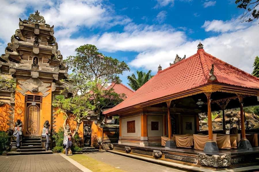 Bali: Safari Zoo and Ubud Palace and Market Day Tour - Lunch between the park and Ubud