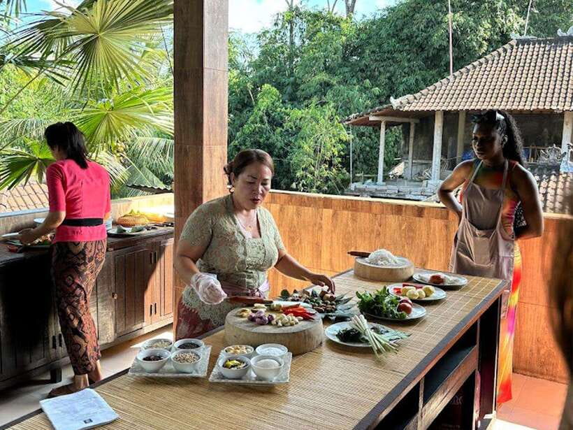 Balinese cooking class/Go shopping at the market, cook, eat - Key points at a glance