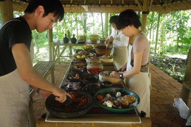 Balinese Cooking class with traditional morning market visit - Making canang before the cooking starts