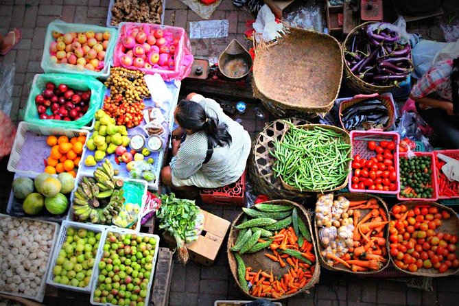 Balinese Cooking class with traditional morning market visit - Preparing several Balinese dishes by hand