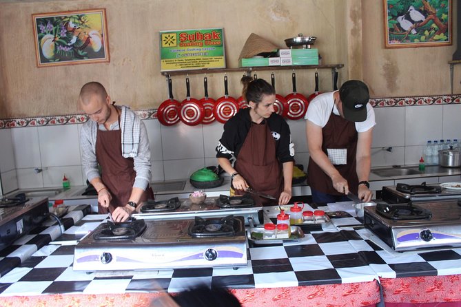 Balinese Ubud cooking school (9 Dish Cooking and Market Tour) - The ride from Ubud is part of the calculation