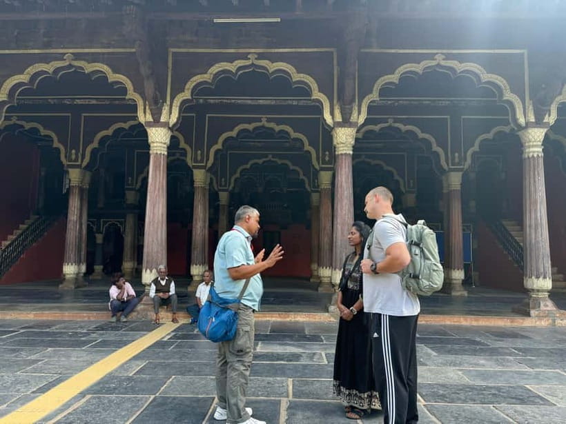 Bangalore: Palace, Temples, Fort & Markets Walking Tour - A 320-year-old Vishnu temple adds living tradition