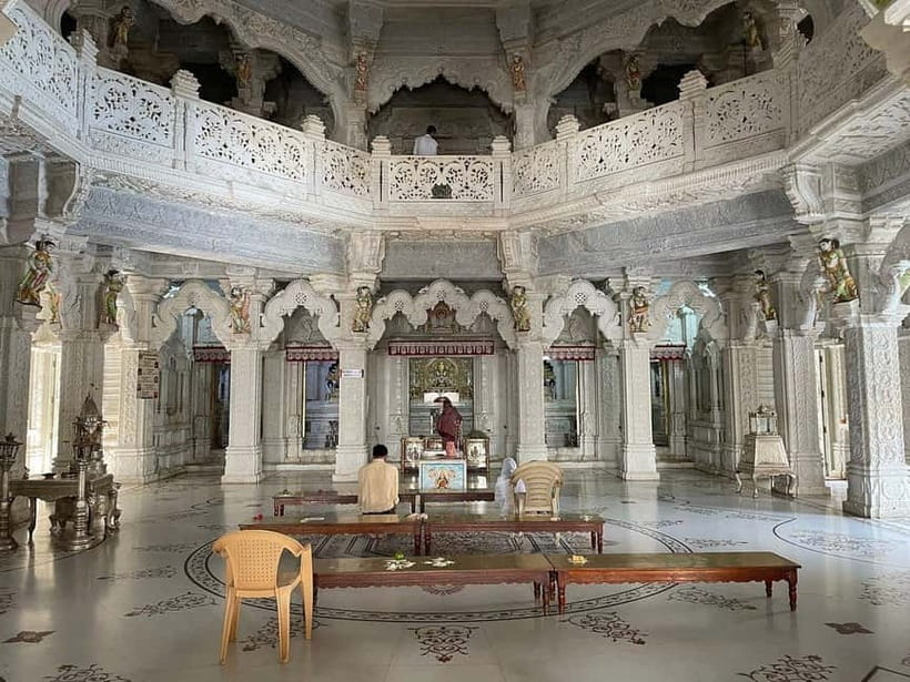 Bangalore: Palace, Temples, Fort & Markets Walking Tour - KR Market is the tour’s loudest and most memorable stop