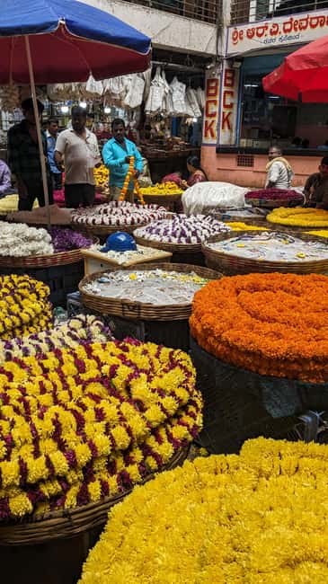 Bangalore Walking Tour KR Flower Market,Fort,Tippu palace - Thirty minutes for shopping