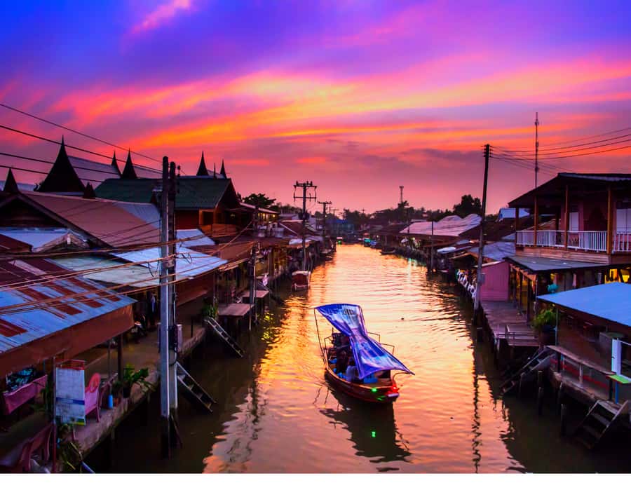 Bangkok: Amphawa Floating & Railway Markets Guided Day Tour - Key points to know before you book