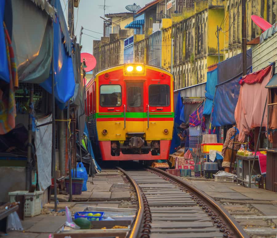 Bangkok: Amphawa Floating & Railway Markets Guided Day Tour - Why these two markets make a good Bangkok day trip