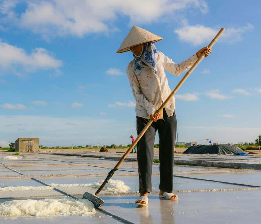 Bangkok: Amphawa Floating & Railway Markets Guided Day Tour - Possible extra stops and the guide’s role