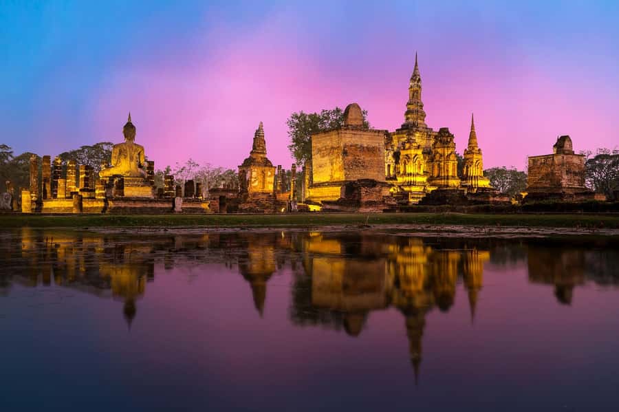 Bangkok: Ayutthaya & Local Market Tour In Spanish or English - Wat Yai Chai Mongkhon and its rows of monks