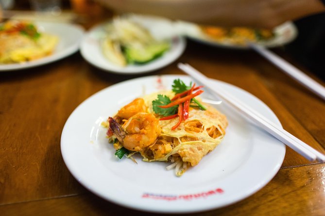 Bangkok by Night: Temples, Markets and Food Tuk-Tuk Tour - Why Bangkok works so well after dark