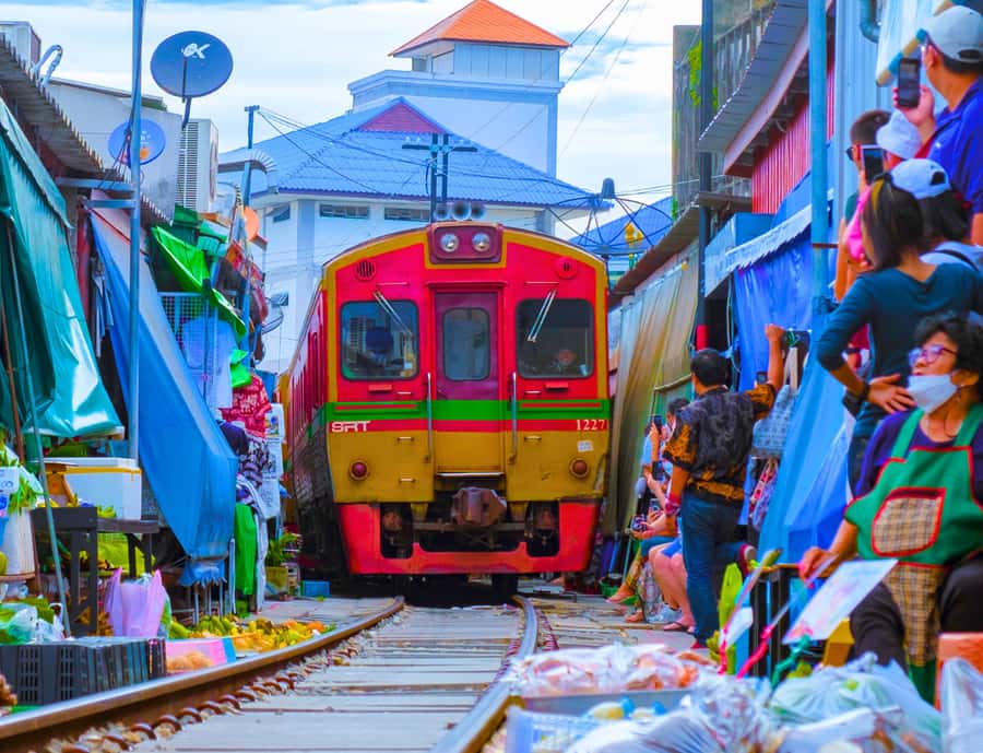 Bangkok: City Highlights & Floating Markets Private Tour - Who should book this full-day experience?