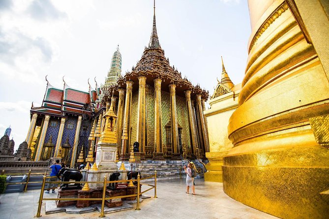 Bangkok: City Highlights Temple and Market Walking Tour - Key points to know before you book