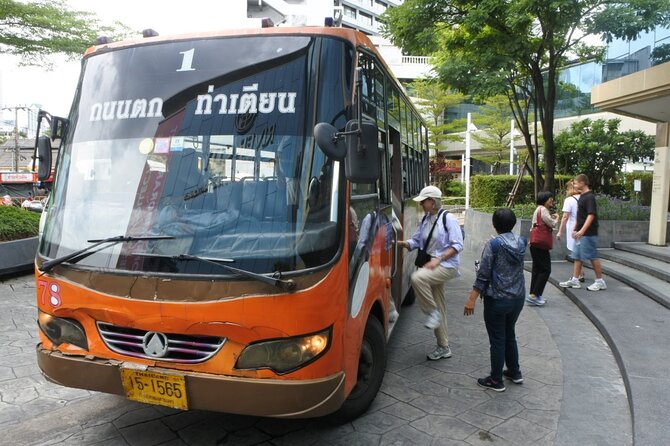 Bangkok: City Highlights Temple and Market Walking Tour - Starting at River City Bangkok