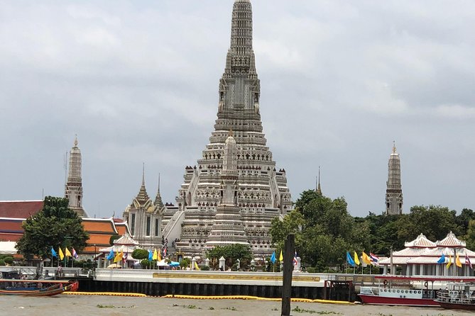Bangkok: City Highlights Temple and Market Walking Tour - Dress properly before you reach the shrine