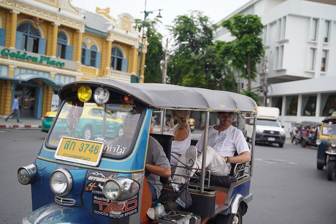 Bangkok: City Highlights Temple and Market Walking Tour - Wat Pho and the Reclining Buddha