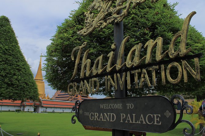Bangkok: City Highlights Temple and Market Walking Tour - What the $42 price really covers