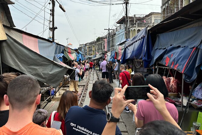 Bangkok Damnoen Floating Market and Maeklong Railway Private Tour - Damnoen Saduak Floating Market: the canal-side highlight