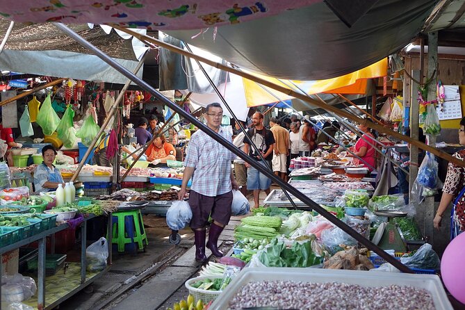 Bangkok Damnoen Floating Market and Maeklong Railway Private Tour - The 8 a.m. pickup and drive from Bangkok