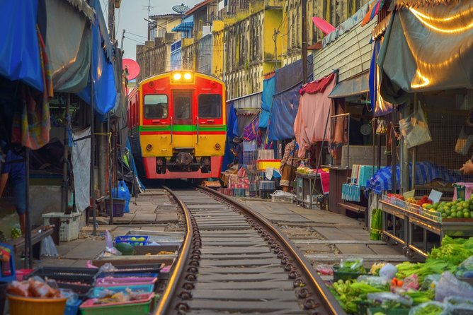 Bangkok: Damnoen Saduak and Maeklong Railway Market Japanese tour - Why these two markets work well together
