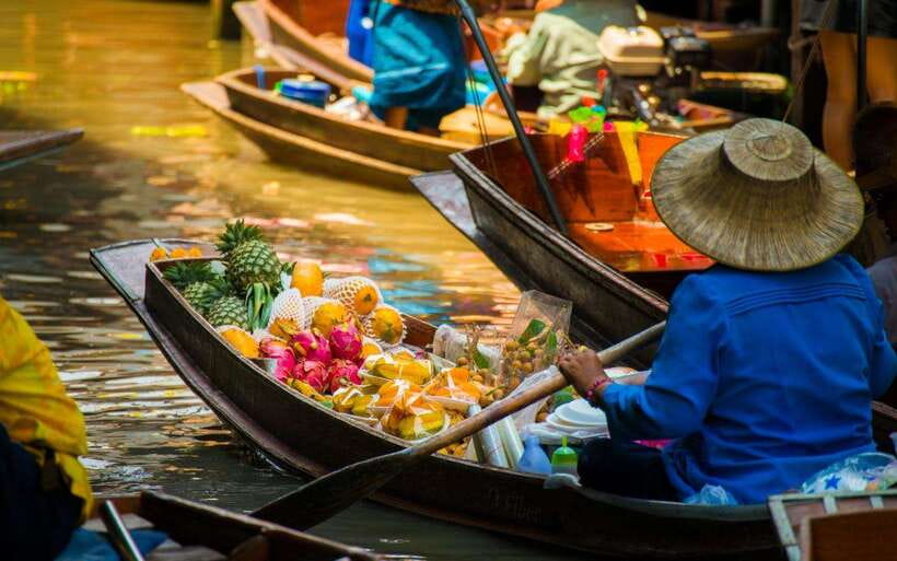 Bangkok: Damnoen Saduak and Train Market with Boat Ride - A quick look at Lao Tuk Luck floating market