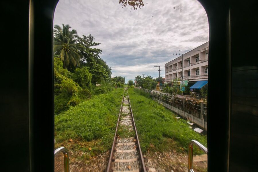 Bangkok: Damnoen Saduak Market and Maeklong Railway Market - The best departure time